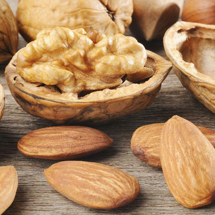 Ceviz ve Bademin Kalori Değeri - Çakır Çerez